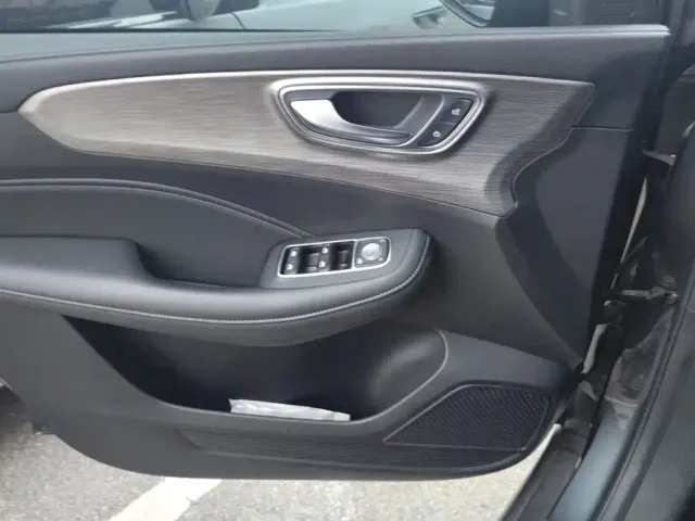 Roewe RX5 — Фото автомобиля 7