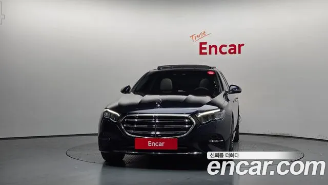Mercedes-Benz E-Class — Фото автомобиля 2