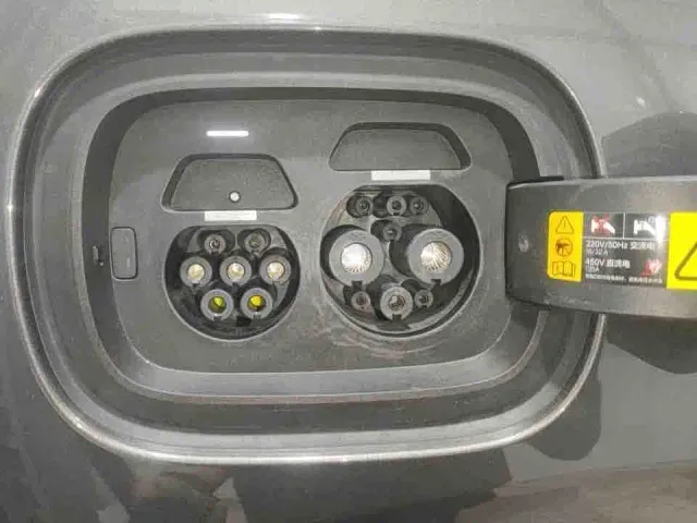 Li Auto L8 — Фото автомобиля 6