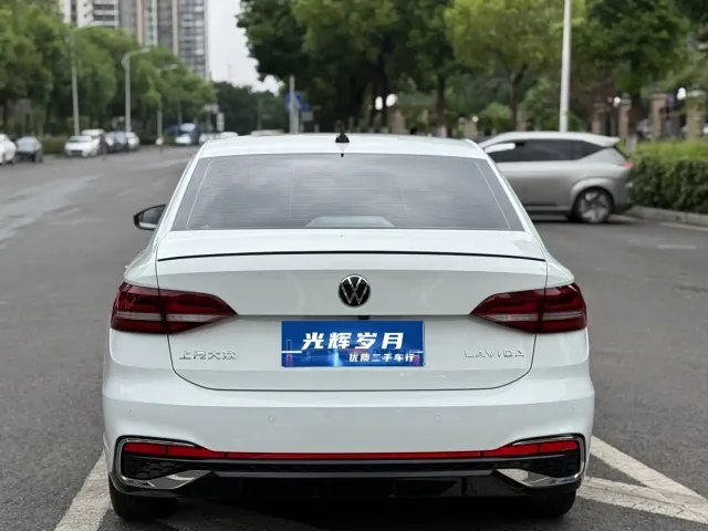 Volkswagen Lavida — Фото автомобиля 16