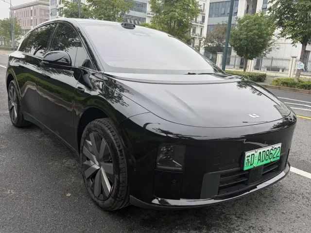 Li Auto i6 — Фото автомобиля 3