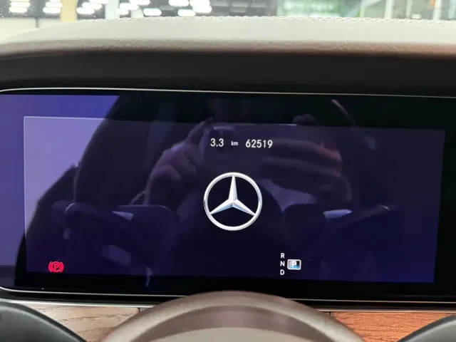 Mercedes-Benz E-Class — Фото автомобиля 5