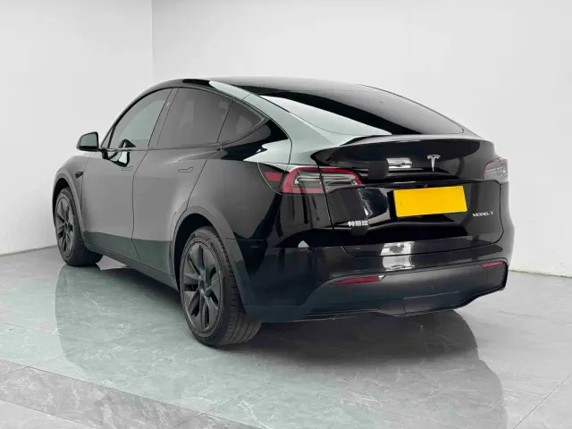 Tesla Model Y — Фото автомобиля 5