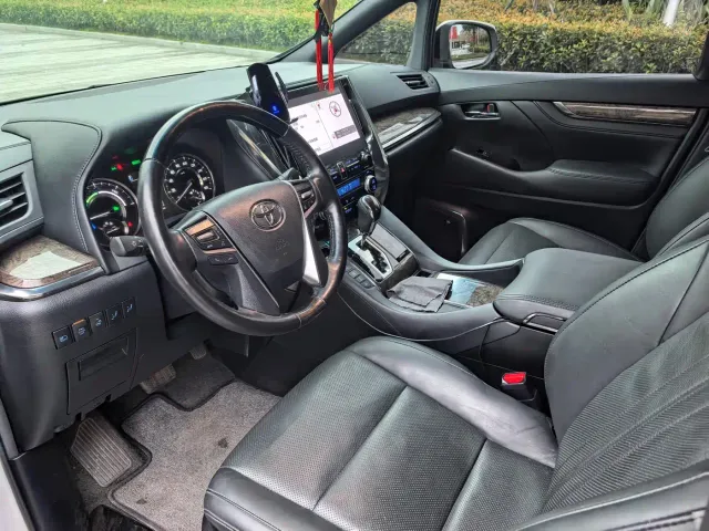Toyota Alphard — Фото автомобиля 9