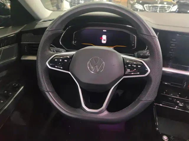 Volkswagen Passat — Фото автомобиля 15