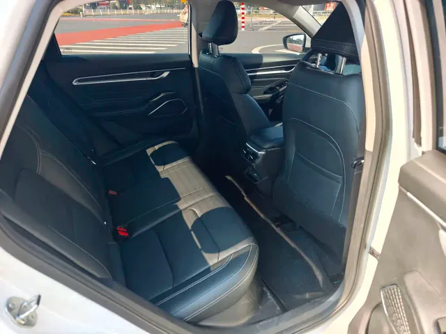 Geely Emgrand — Фото автомобиля 12
