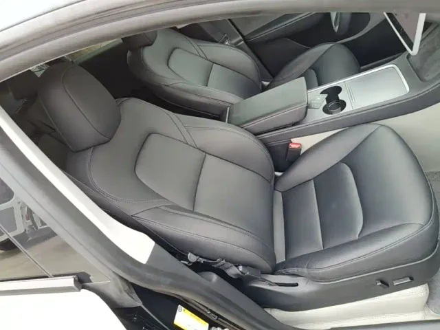 Tesla Model Y — Фото автомобиля 24
