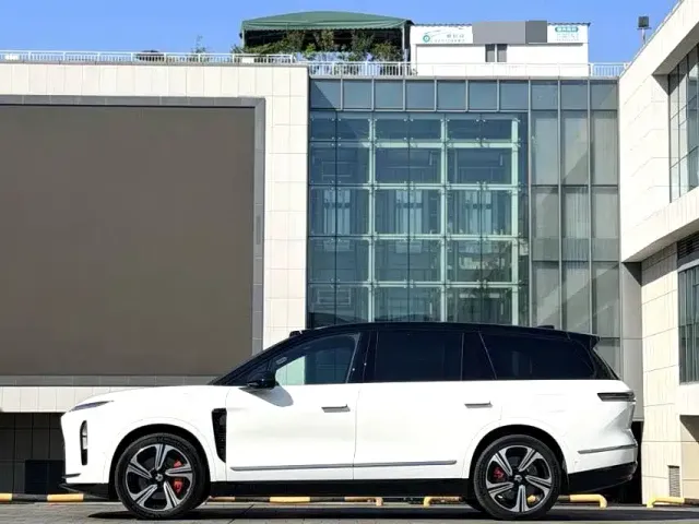 Nio ES8 — Фото автомобиля 8