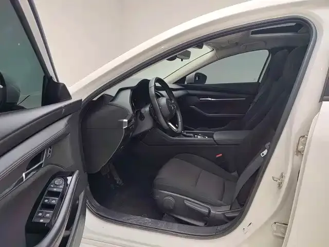 Mazda Axela — Фото автомобиля 12