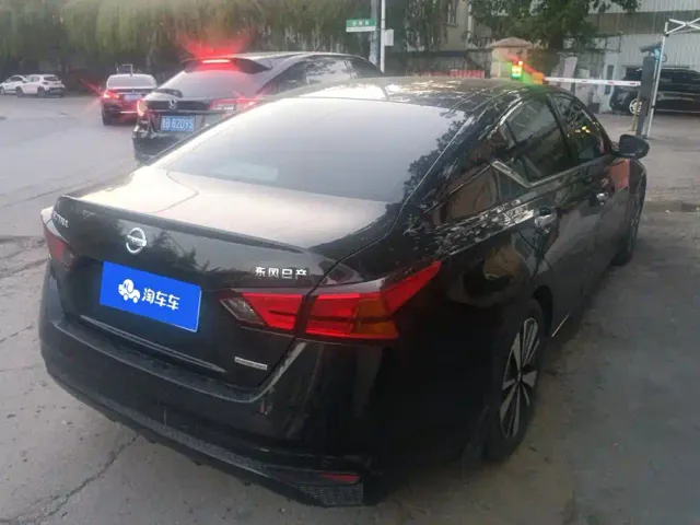 Nissan Teana — Фото автомобиля 3