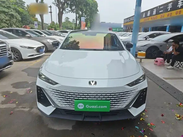 Changan Changan UNI-V 2023 1.5T Luxury Edition — Фото автомобиля 2