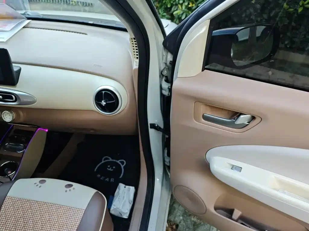 Wuling Motors Hongguang MINIEV 2025 4-Door Premium+ Edition — Фото автомобиля 19