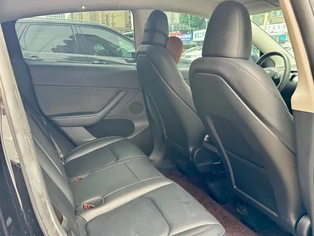 Tesla Model Y — Фото автомобиля 7