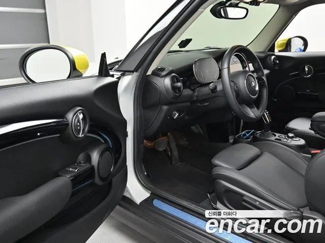 MINI Cooper Electric — Фото автомобиля 11