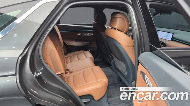 Genesis GV70 — Фото автомобиля 12