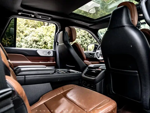 Lincoln Navigator — Фото автомобиля 10