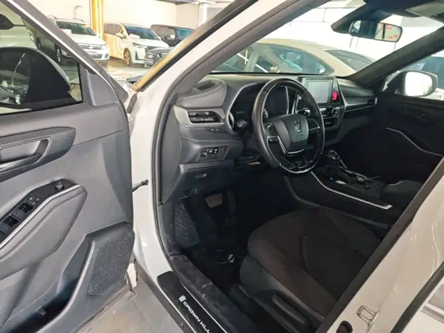 Toyota Crown Kluger — Фото автомобиля 15