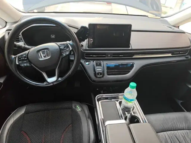 Honda Odyssey — Фото автомобиля 9