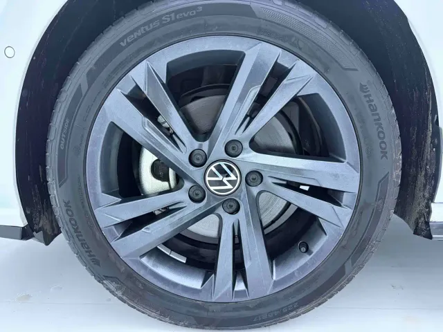 Volkswagen Golf — Фото автомобиля 15