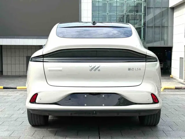 IM Motors LS6 — Фото автомобиля 12