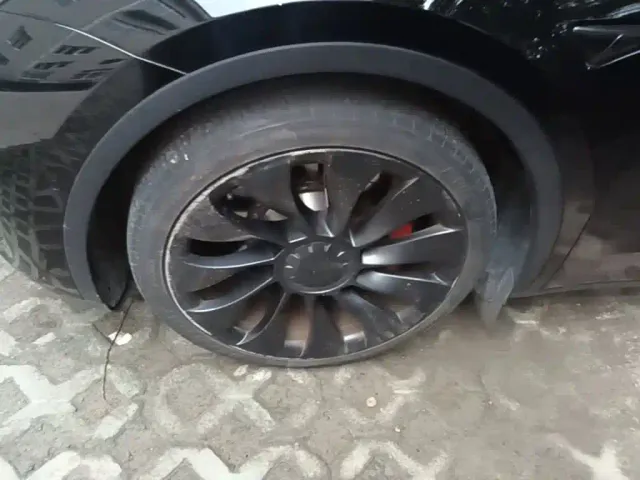 Tesla Model Y — Фото автомобиля 22
