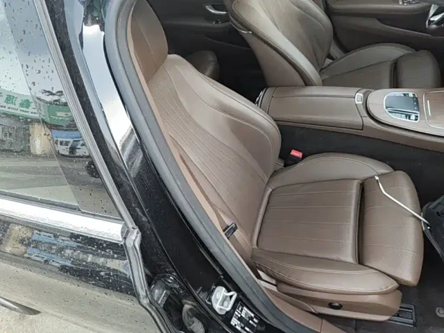 Mercedes-Benz E-Class — Фото автомобиля 24
