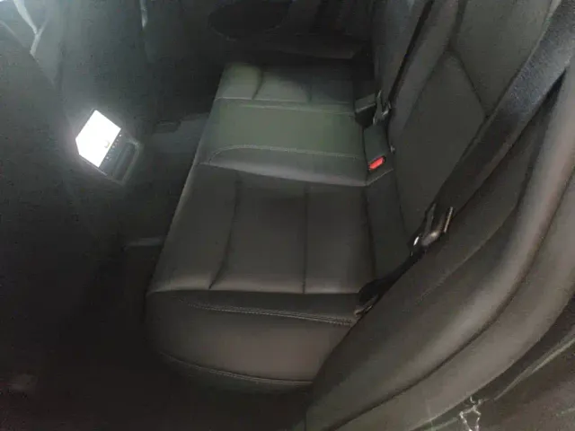 Tesla Model 3 — Фото автомобиля 16
