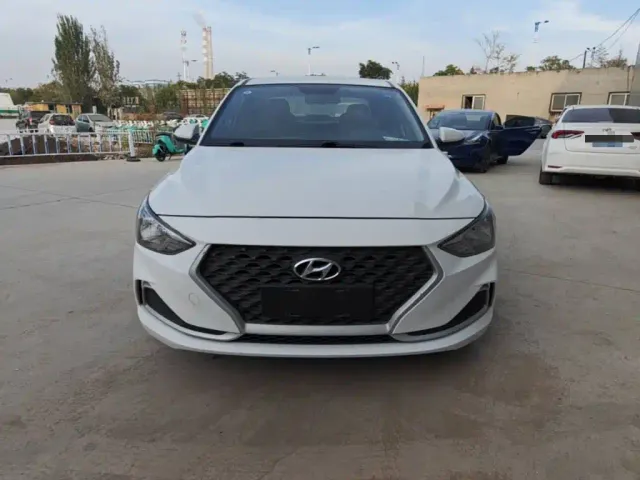 Hyundai Elantra — Фото автомобиля 2