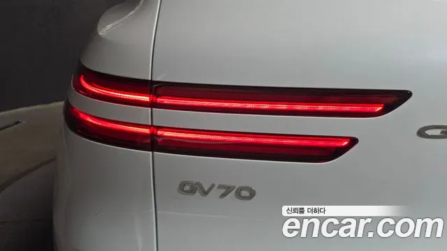 Genesis GV70 — Фото автомобиля 8