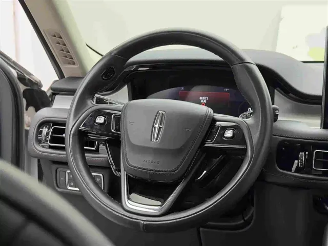 Lincoln Aviator — Фото автомобиля 12