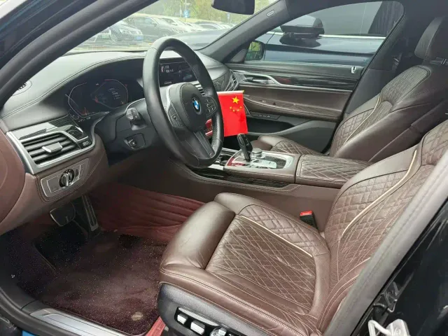 BMW 7 Series — Фото автомобиля 2