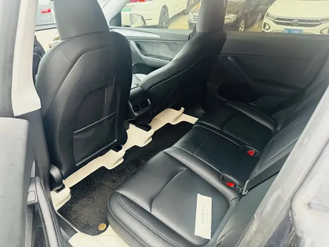 Tesla Model Y — Фото автомобиля 6
