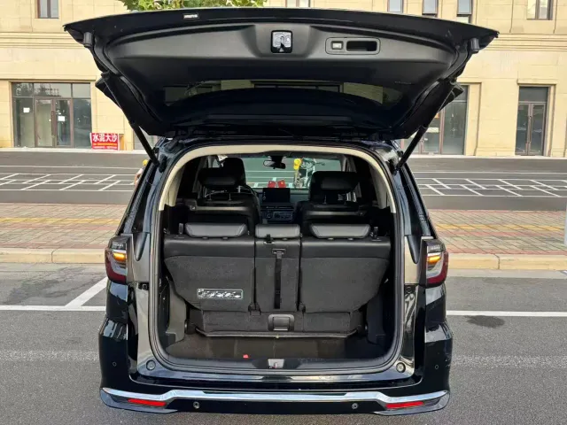 Honda Elysion — Фото автомобиля 16