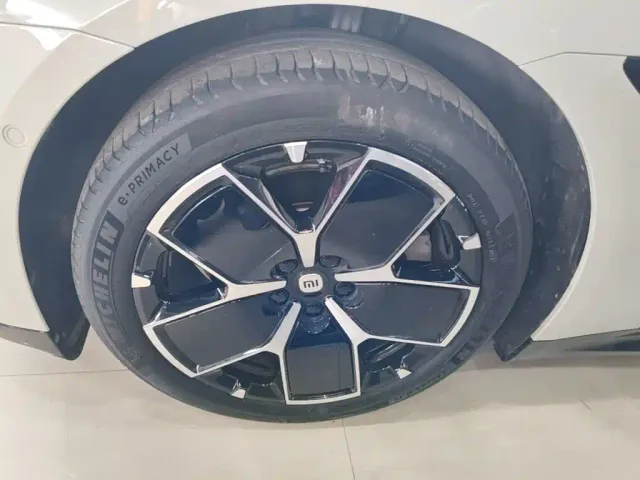 Xiaomi SU7 — Фото автомобиля 22