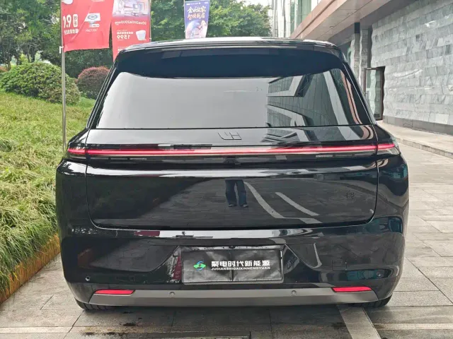 Li Auto L8 — Фото автомобиля 5