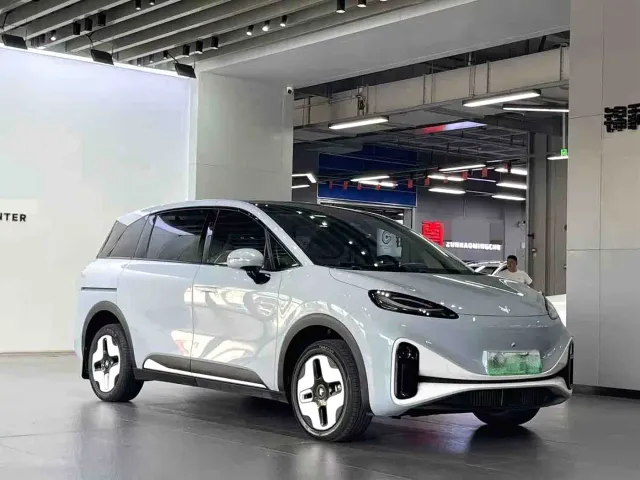 Arcfox Kaola S — Фото автомобиля 3