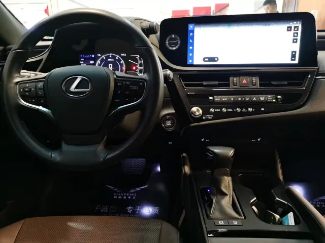 Lexus ES — Фото автомобиля 10