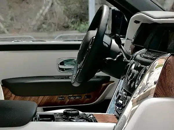 Rolls-Royce Cullinan — Фото автомобиля 15