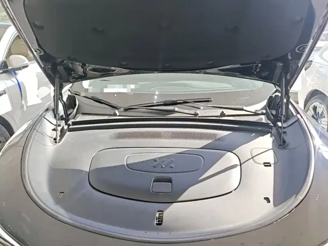 IM Motors LS6 — Фото автомобиля 19