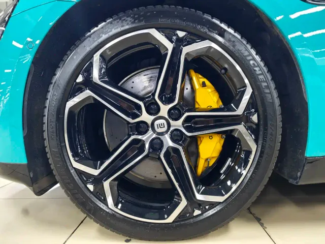 Xiaomi SU7 — Фото автомобиля 27