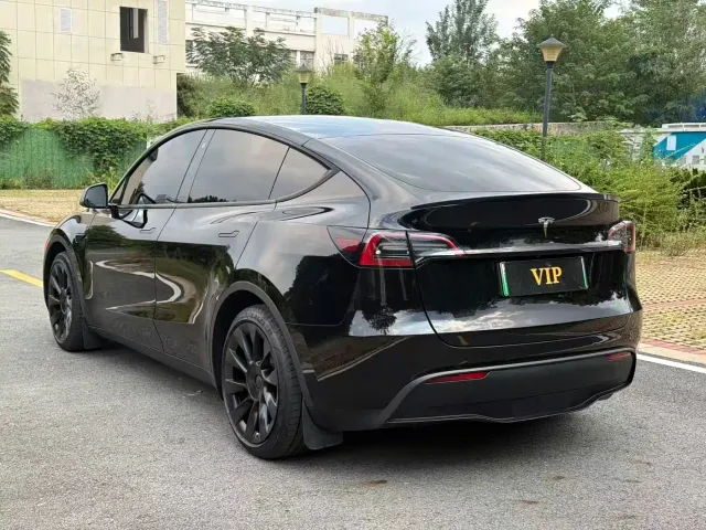 Tesla Model Y — Фото автомобиля 14