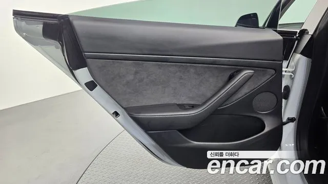 Tesla Model 3 — Фото автомобиля 25