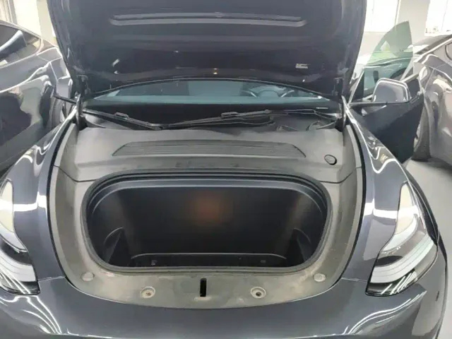 Tesla Model Y — Фото автомобиля 15