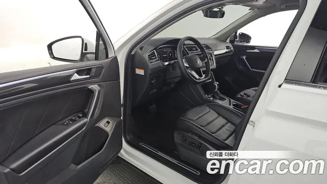 Volkswagen Tiguan Tiguan 2 поколение 2.0 TDI Premium — Фото автомобиля 10