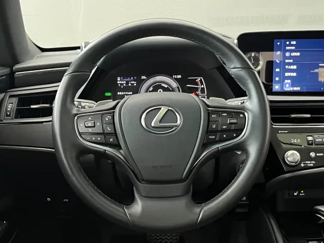 Lexus ES — Фото автомобиля 18