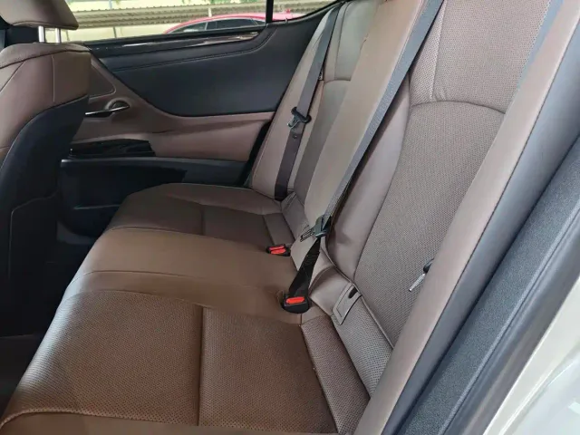 Lexus ES — Фото автомобиля 19