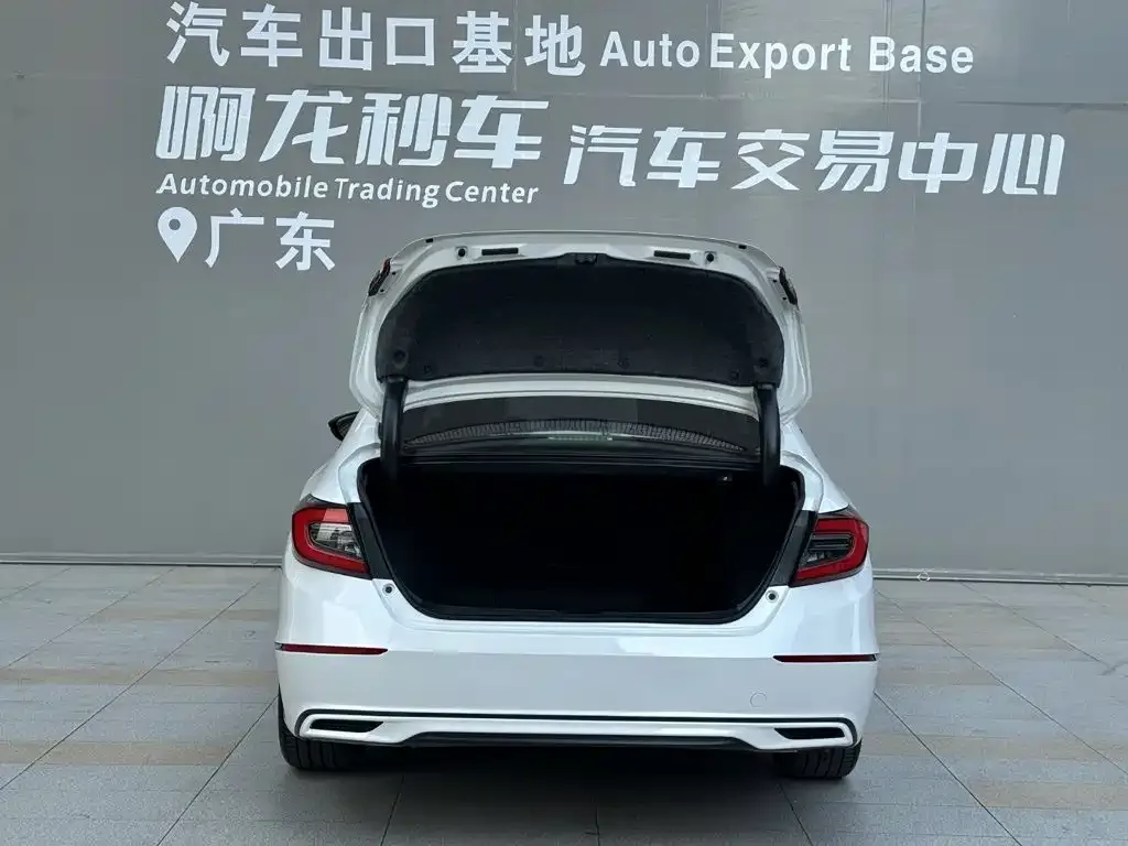 Honda Accord 2022 Sharp Hybrid 2.0L Sharp Leader Edition — Фото автомобиля 14