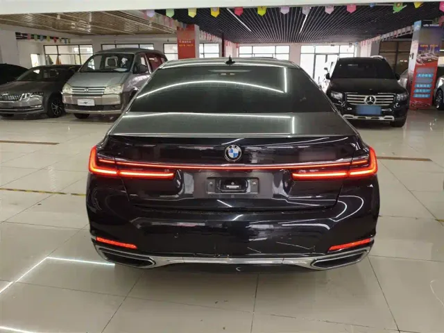 BMW 7 Series — Фото автомобиля 5