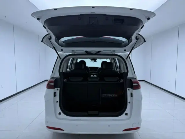 GAC Trumpchi M6 — Фото автомобиля 24