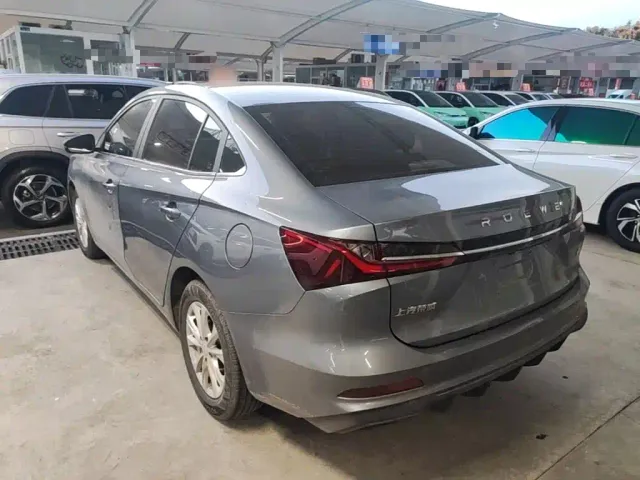 Roewe i5 — Фото автомобиля 4